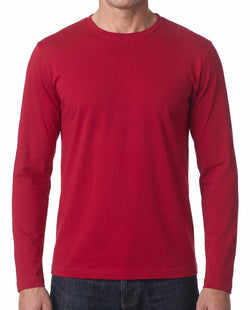 Basic T-shirt med langeærmer - Herre - Rød - Clique 029033 | Portrait of a 45-year-old man's body from the neck down only, no head or face visible, athletic build, photographed with even soft lighting from a straight-on a